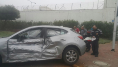 بالصور: اصابة طفيفة لسائق بحادث طرق بين مركبتين في يافا 